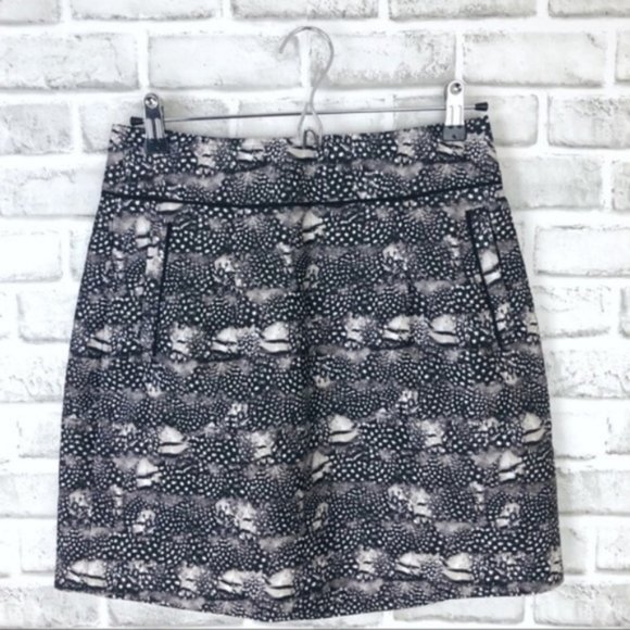 J. CREW Mini Skirt Feather Print Gray Silver Above Knee Short Fall Winter Size 2 - Picture 4 of 7